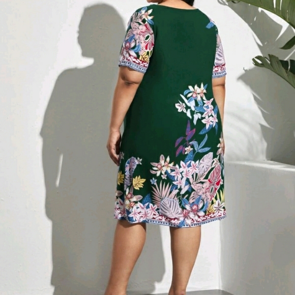 NEW Plus Floral Tunic Dress - Picture 2 of 9